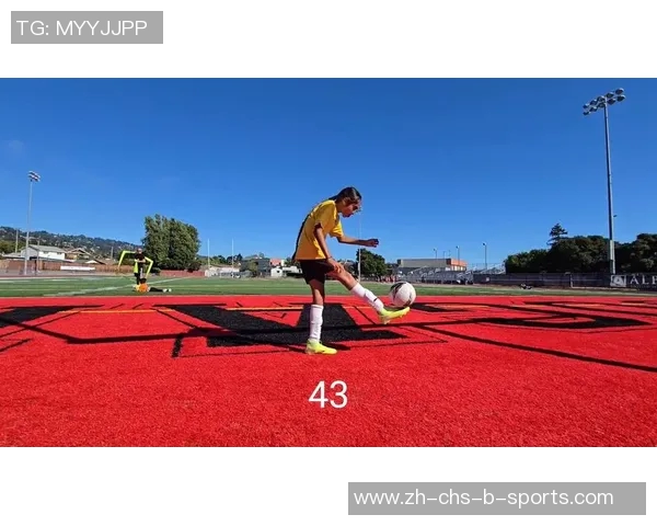 提升足球技巧的秘诀颠球训练方法与注意事项详解 提升足球技巧的秘诀颠球训练方法与注意事项详解